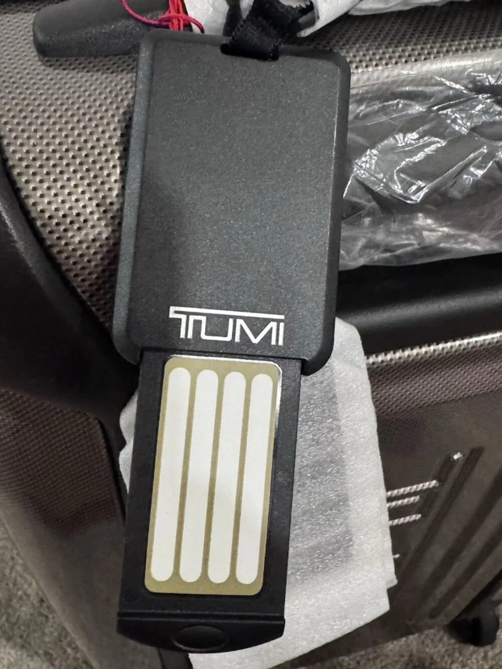 TUMI Vapor International Carry-On Luggage Hardside 22